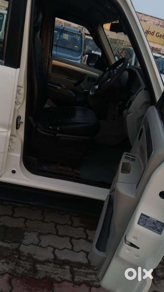 Mahindra Scorpio S10 8 Seater, 2017