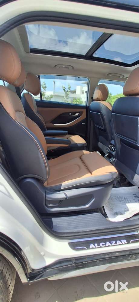 Hyundai Alcazar Signature (o) 6 Str 1.5 Petrol Dct, 2025, Petrol