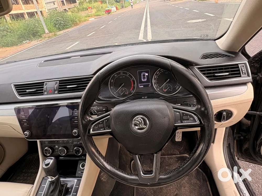 Skoda Superb [ ] 1.8 Style Tsi At, 2019, Petrol