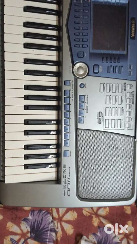 Yamaha PSR-1100 Professional Arranger Keyboard - Musical