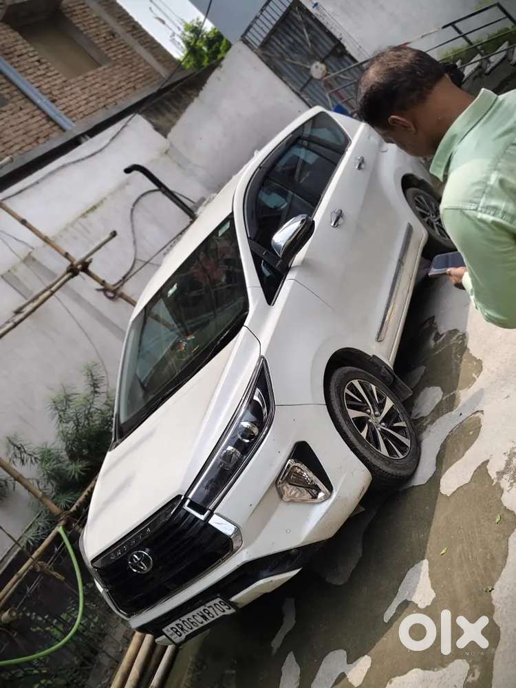 Toyota Innova Crysta 2021 Diesel Manual
