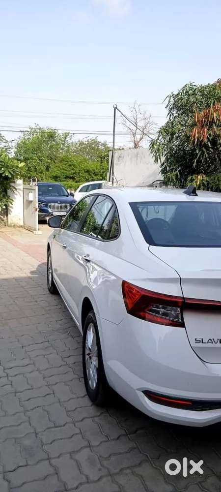 Skoda Slavia Ambition 1.0l Tsi At, 2022, Petrol