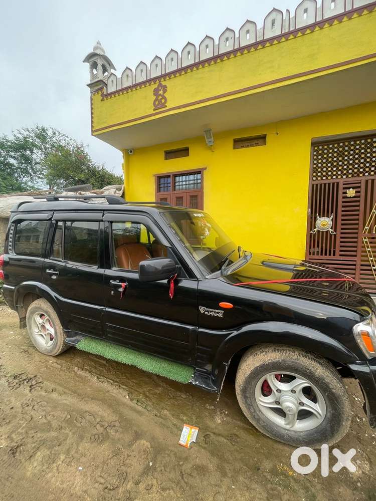 Mahindra Scorpio With New Colour New Tyres