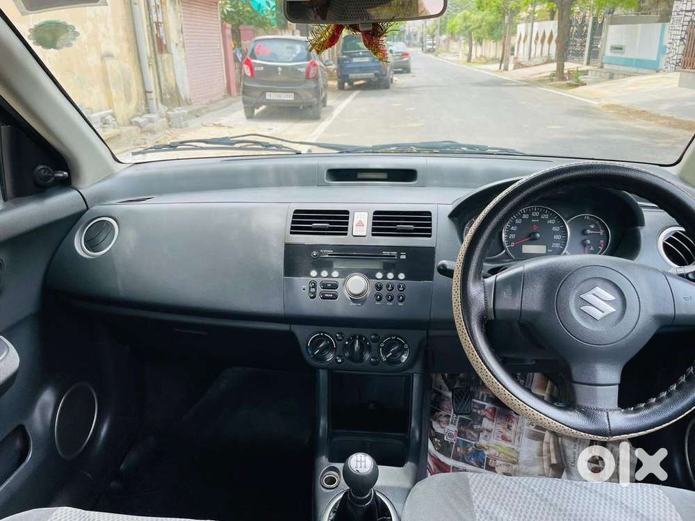 Maruti Suzuki Dzire Ags Zdi Plus, 2011, Diesel