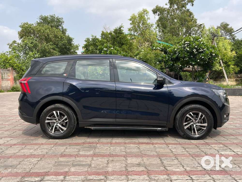 Mahindra Xuv700 Ax 5 Petrol Mt 7 Str (e), 2022, Petrol