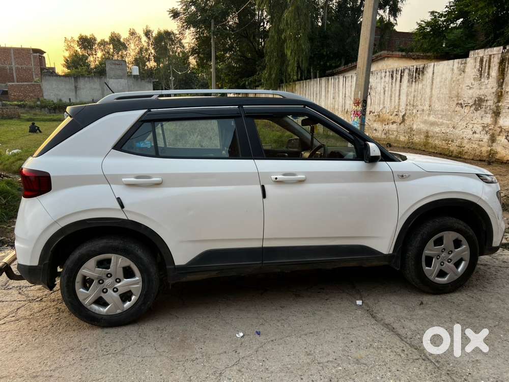 Hyundai Venue Petrol 2021
