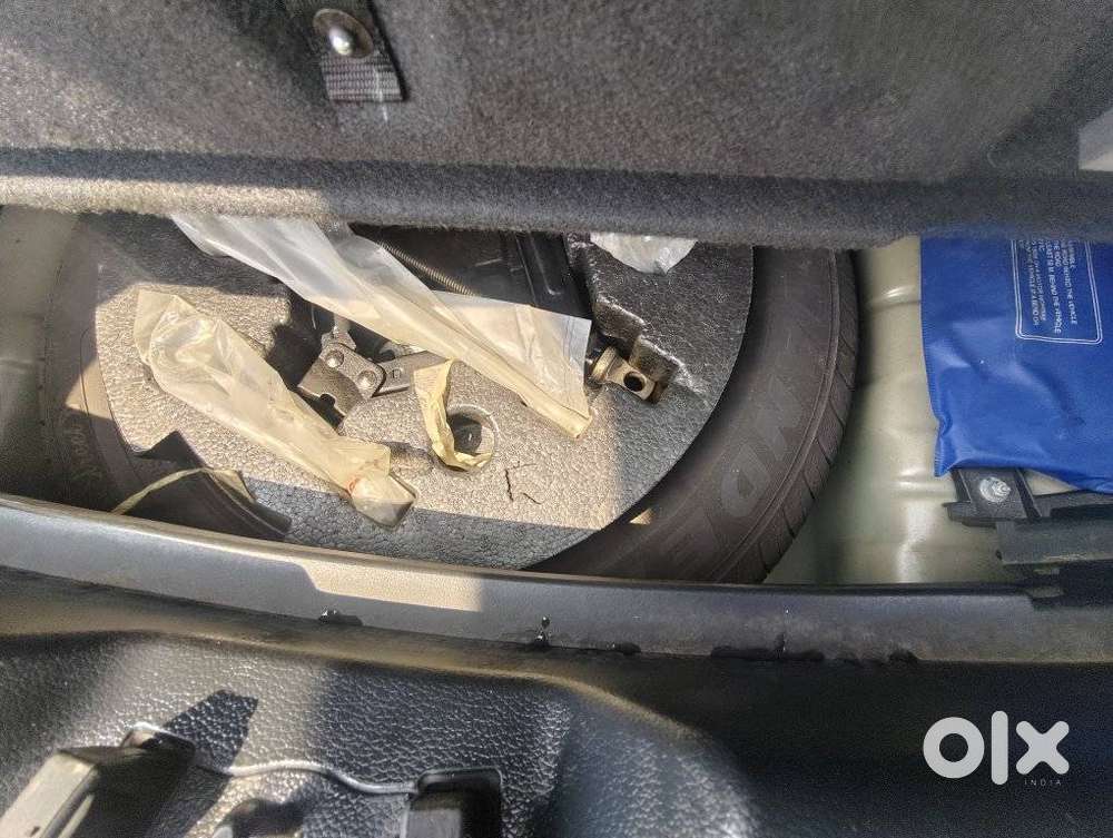 Mahindra Xuv300 W8 Option Dual Tone, 2022