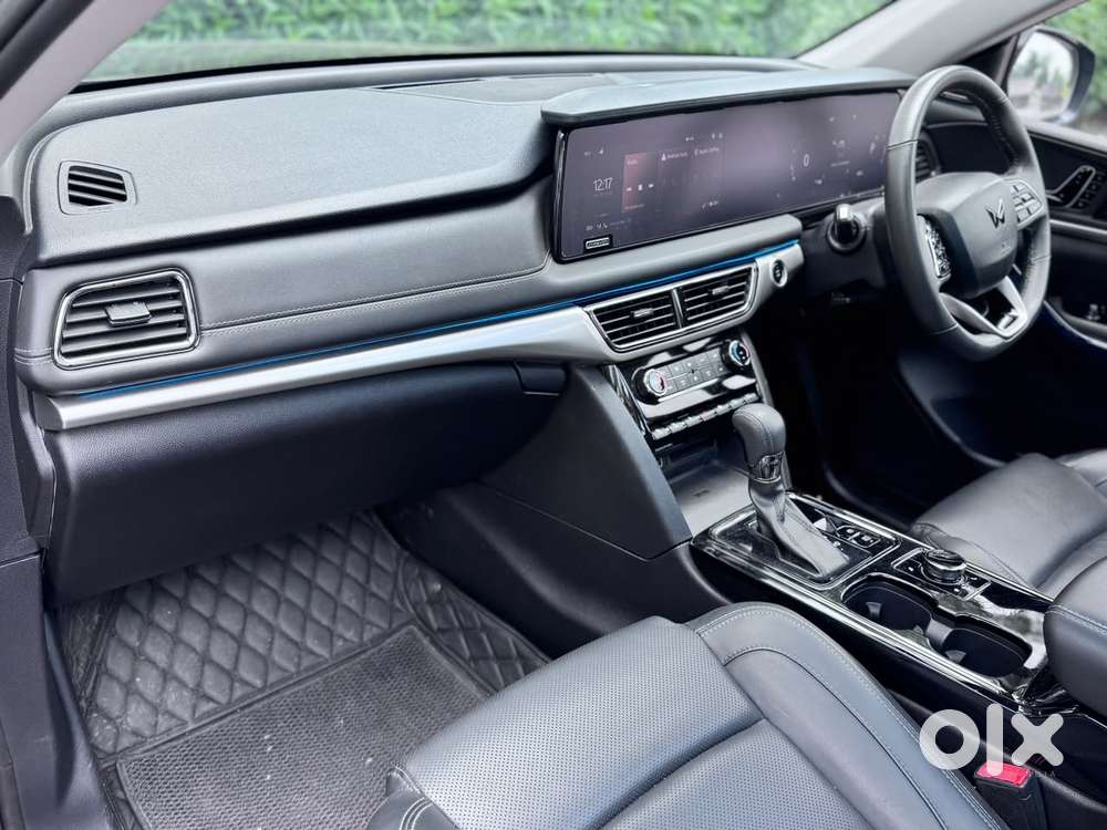 Mahindra Xuv700 2.2 Ax 7 Diesel At Str Awd, 2026, Diesel