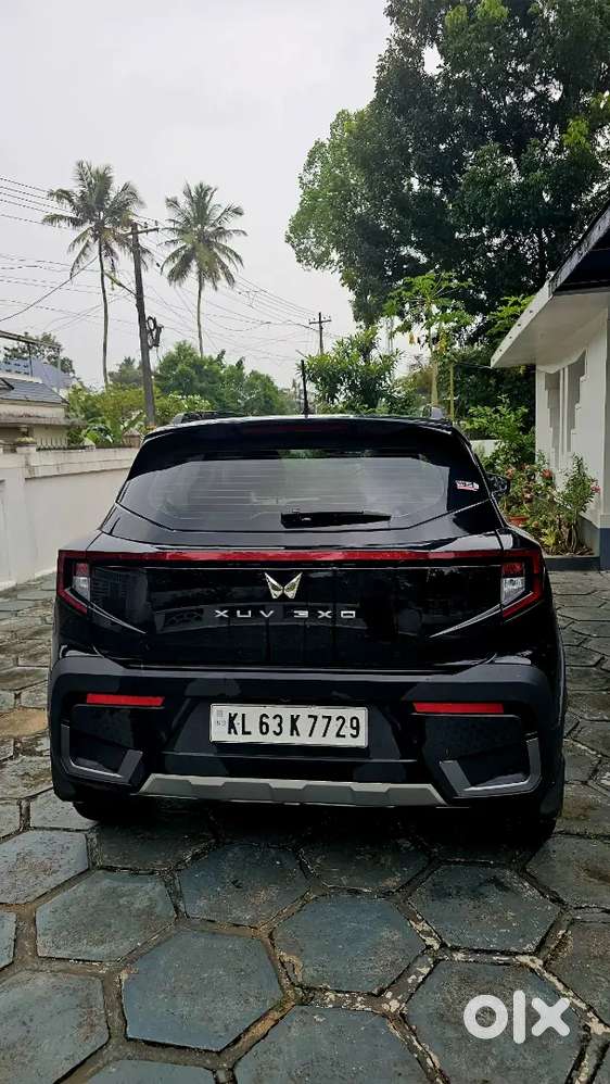 Mahindra Xuv 3xo Ax5 Petrol