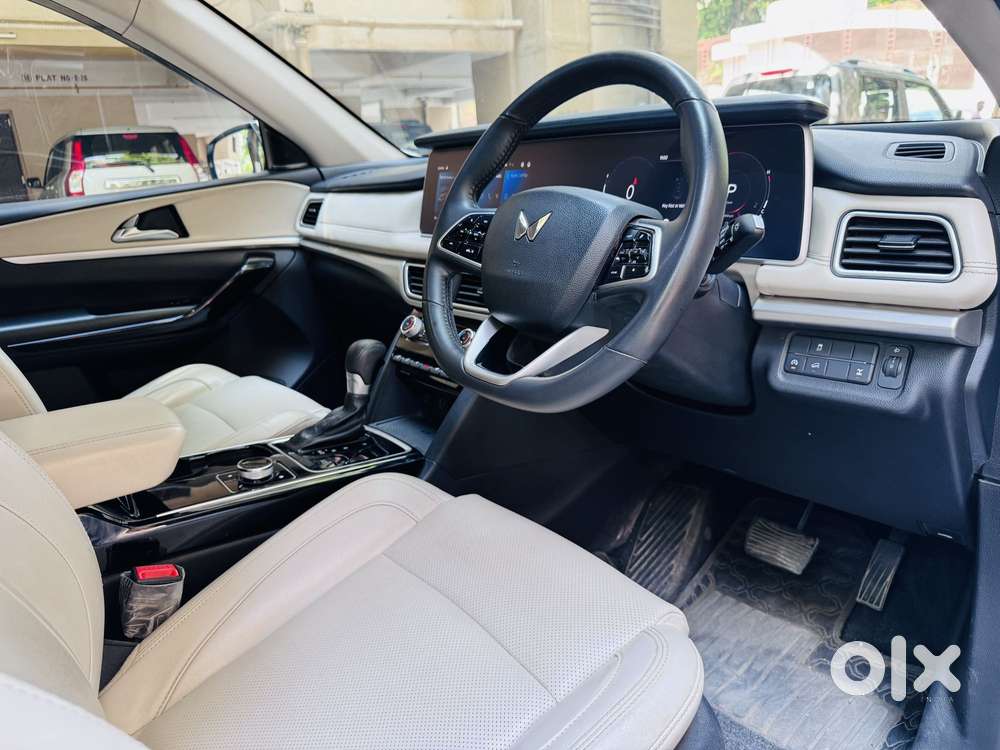 Mahindra Xuv700 2.2 Ax 7 Diesel At Luxury Pack Str Awd, 2024, Diesel