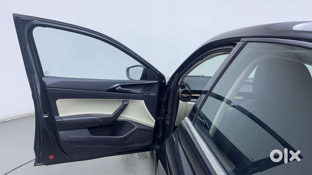 Skoda Slavia Style 1.0l Tsi Mt, 2023, Petrol