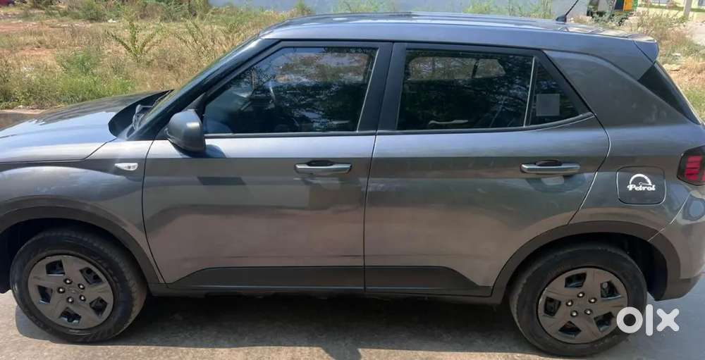 Hyundai Venue 2023 Petrol Well Maintained