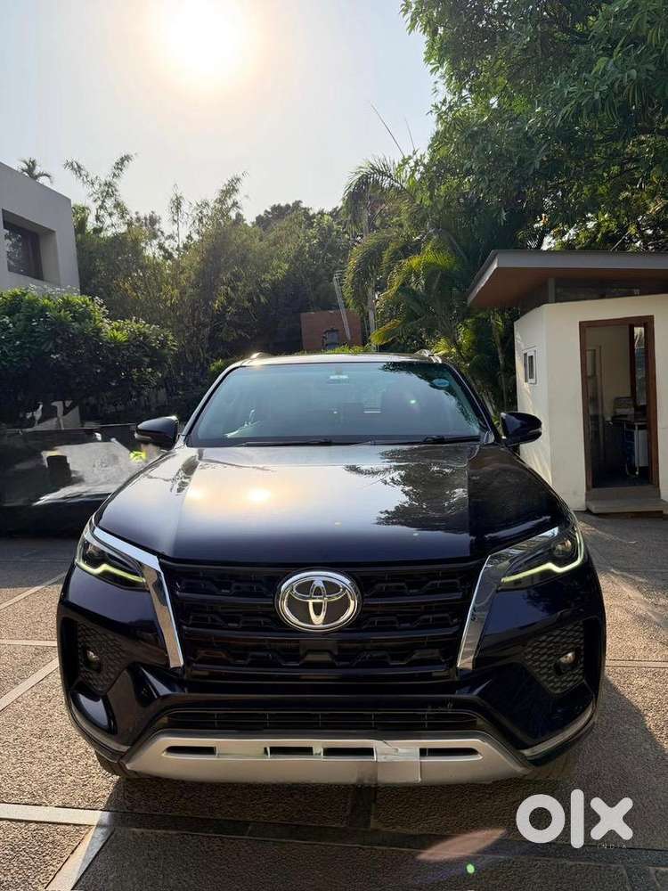 2022 Toyota Fortuner 4*4 At (black Crystalline Shine)