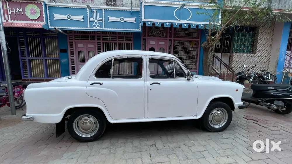 Ambassador Classic 2000 Ps