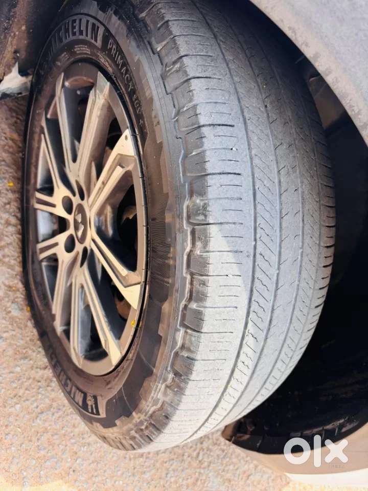 Mahindra Xuv700 2.2 Ax 7 Diesel At Str, 2021, Diesel