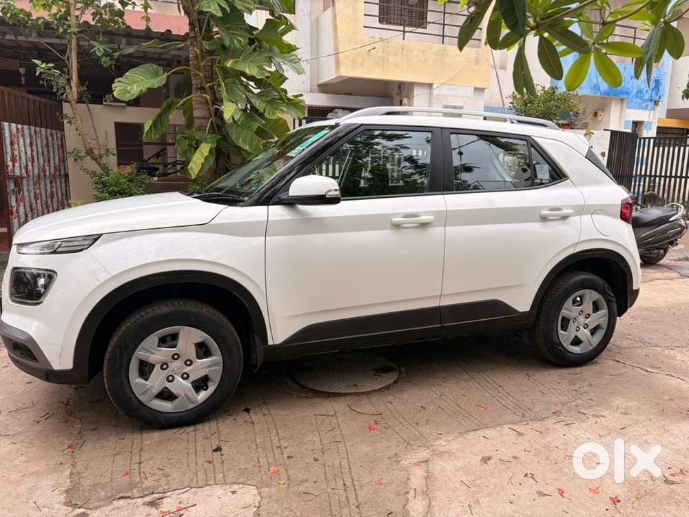 Hyundai Venue 2021 Petrol Well Maintained