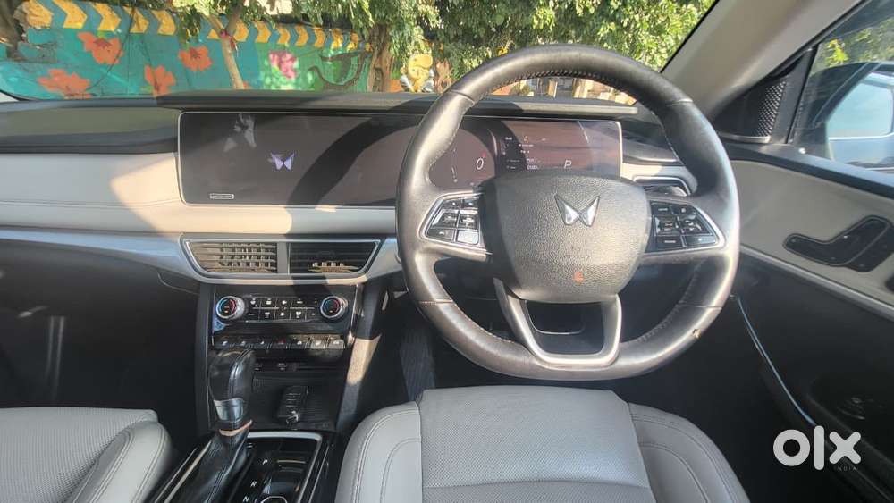 Mahindra Xuv700 2.2 Ax 7 Diesel At Luxury Pack Str, 2023, Diesel