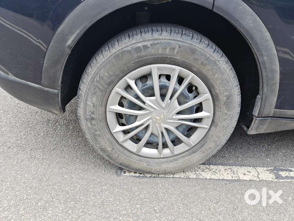 Mahindra Xuv700 2.0 Ax 3 Petrol Mt 5 Str, 2022, Petrol