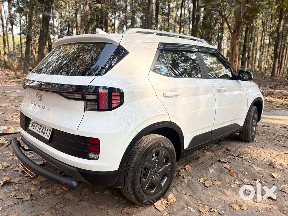 Hyundai Venue 2026 Petrol 4500 Km Driven