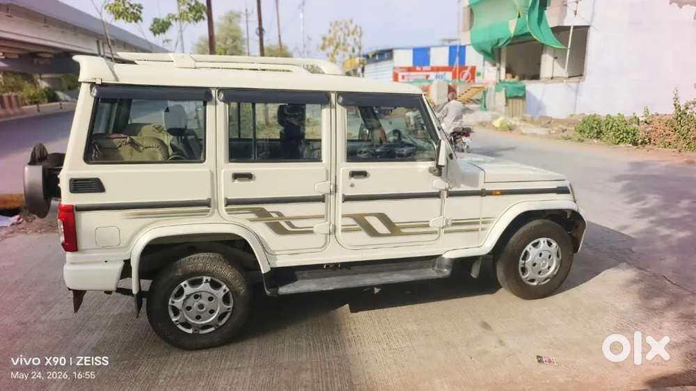 बोलेरा बी ई 6 है एक दम शोरूम कंडीशन