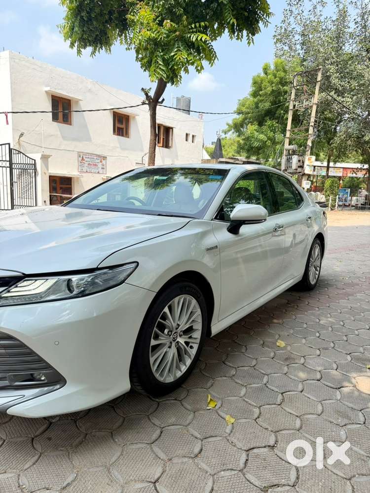 Toyota Camry Hybrid 2020
