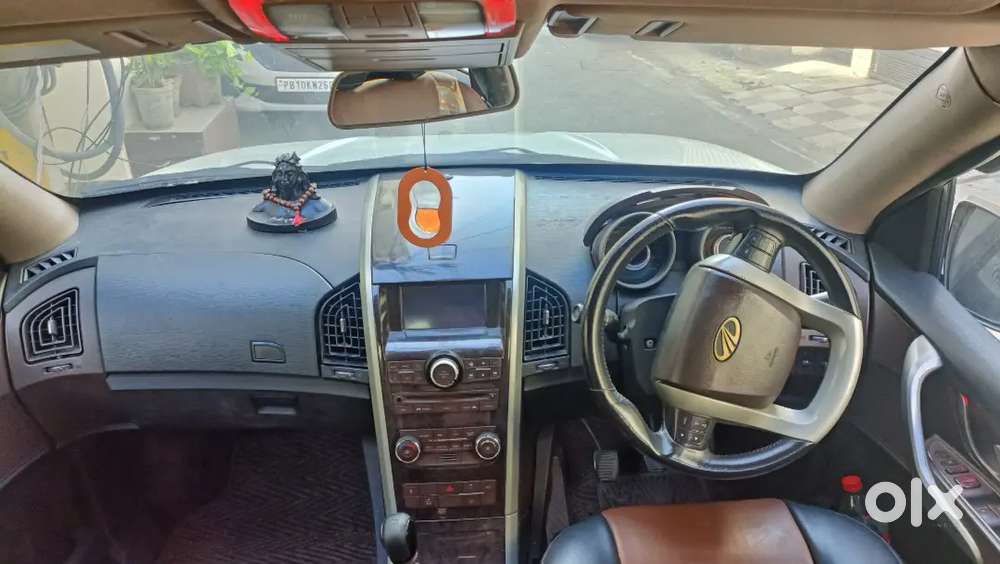 Xuv500 W8 Top Model
