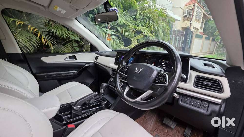 Mahindra Xuv700 2.2 Ax 5 Diesel At Str, 2022, Diesel