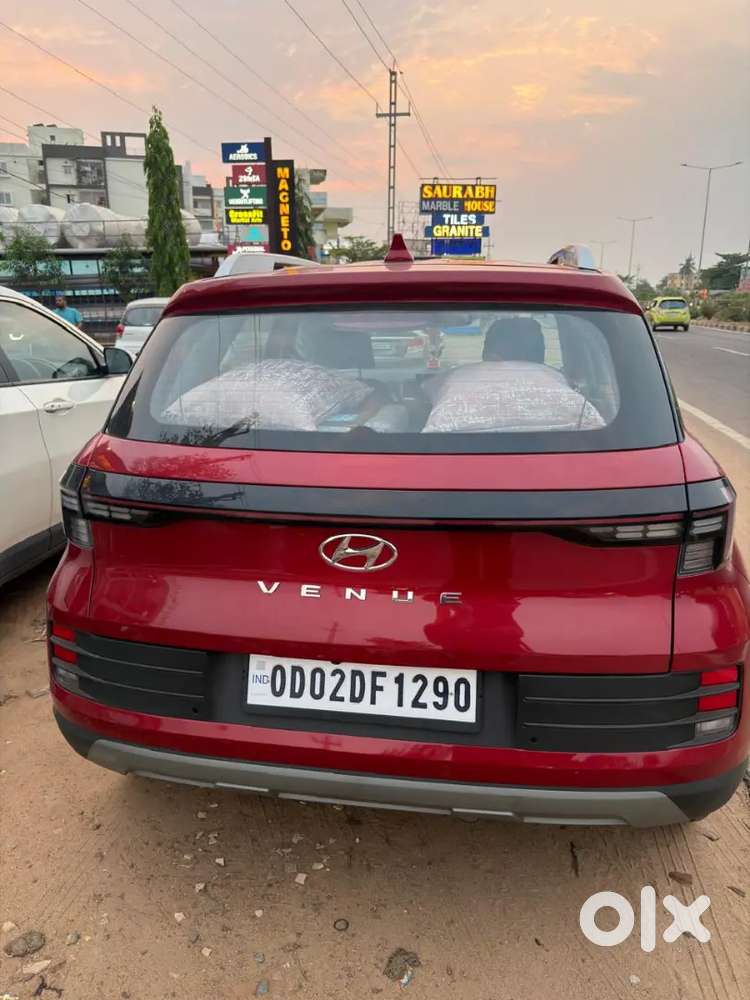 Hyundai New Venue 2025 Petrol 4000 Km Driven