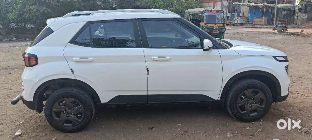 Hyundai Venue Petrol Manual 2024