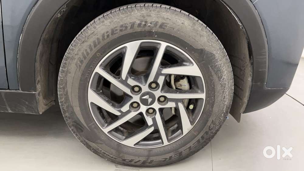 Mahindra Xuv300 1.2 W8 (o) Amt Petrol, 2022, Petrol