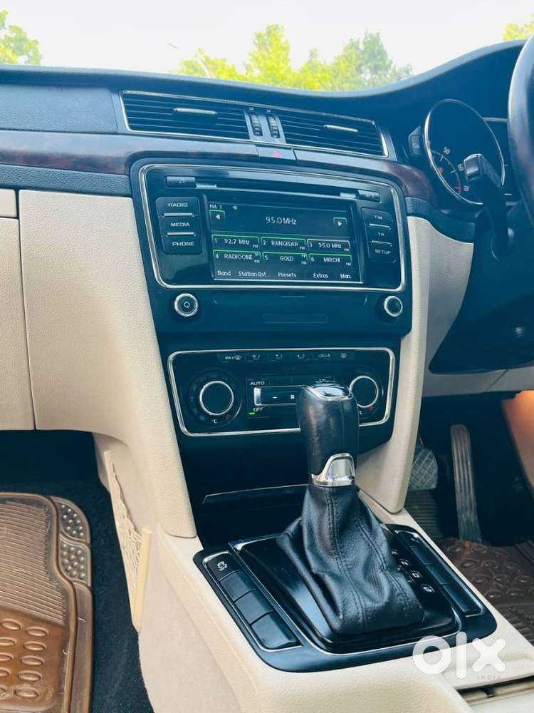 Skoda Superb Elegance 1.8 Tsi At, 2015, Petrol
