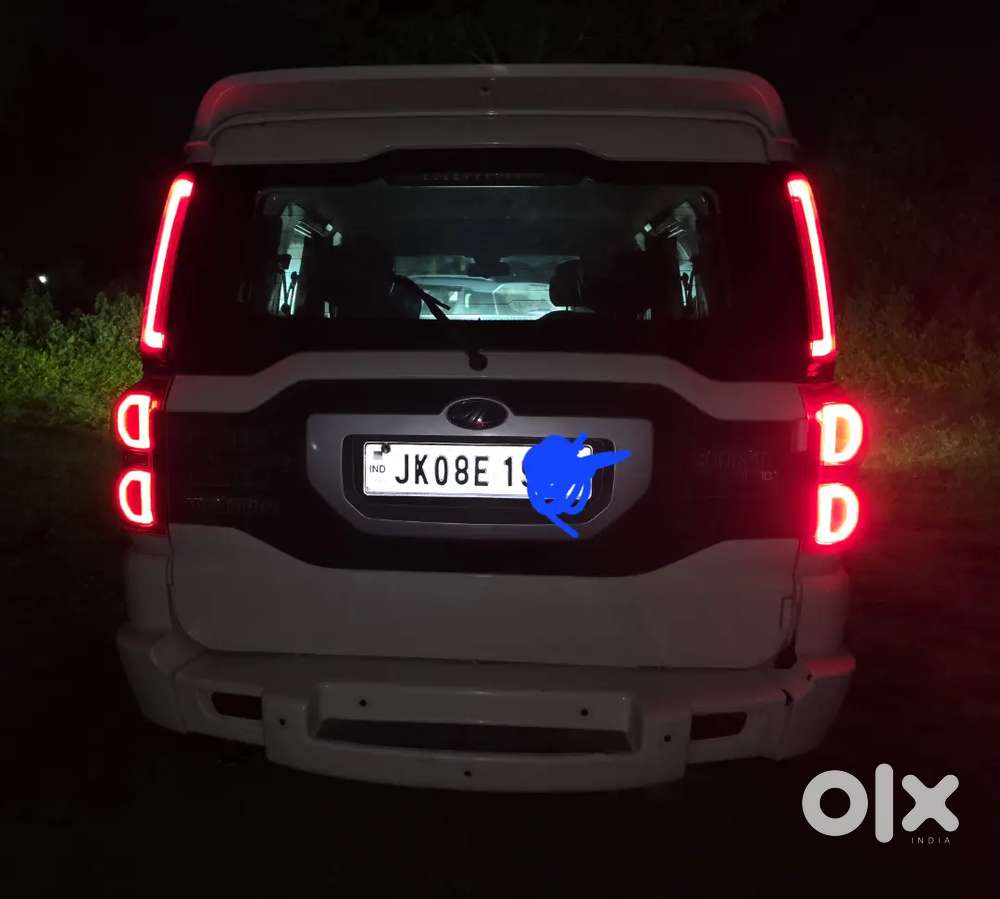 Mahindra Scorpio S10 2015