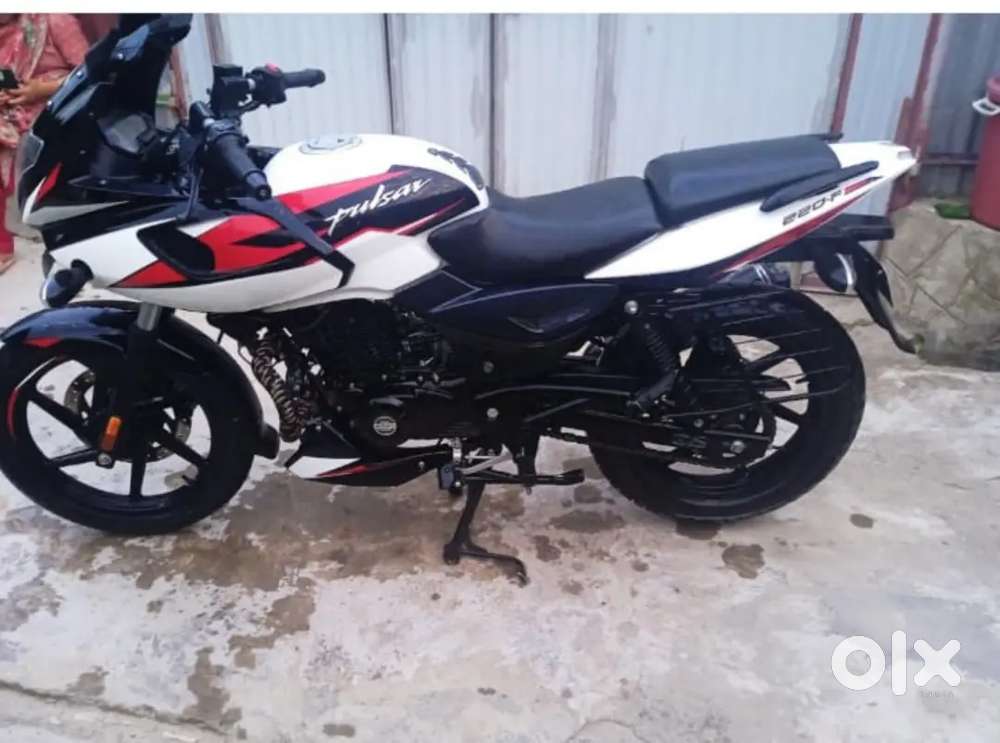 Moon White Colour Pulsar 220f Images 2021 Brand New Condition - Main Image