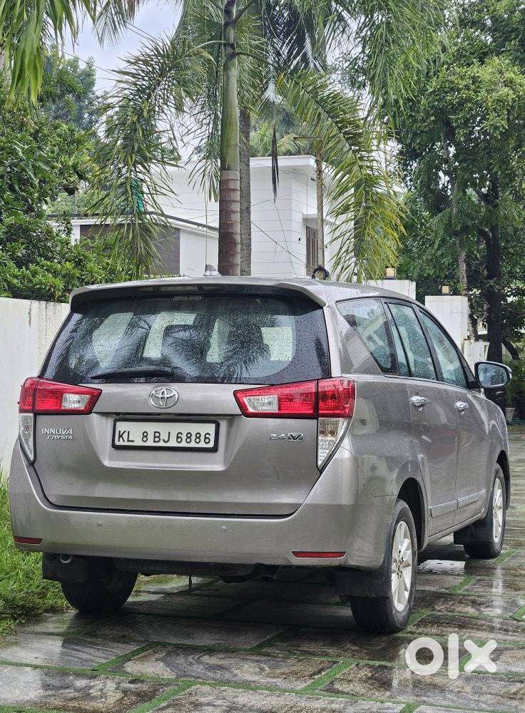 Toyota Innova Crysta 2.4 V 8 Str, 2016, Diesel
