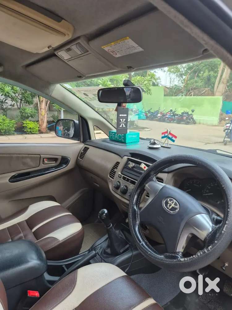 Toyota Innova 2015 Diesel 300000 Km Driven