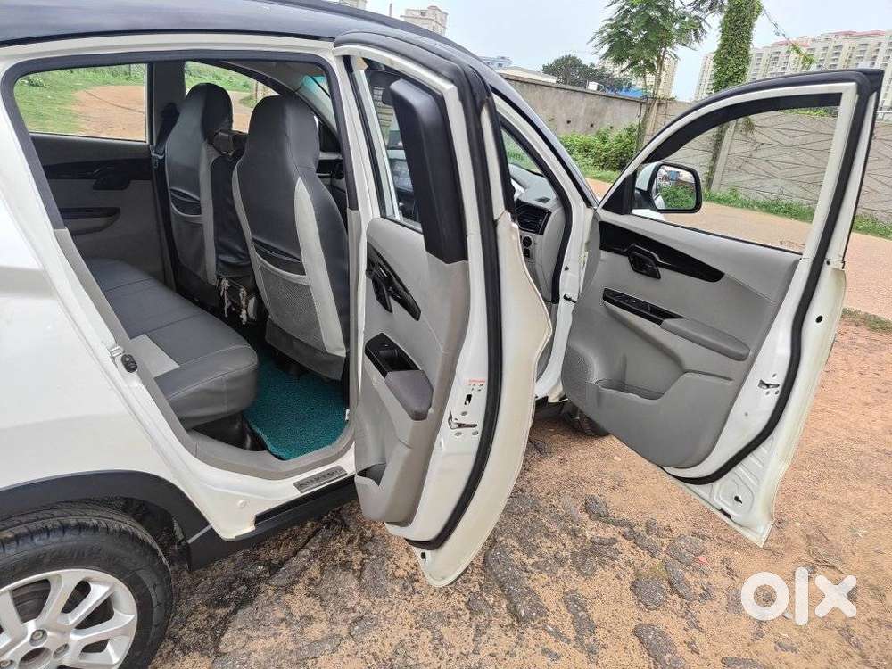 Mahindra Kuv 100 Mfalcon G80 K8 Dual Tone, 2017, Petrol