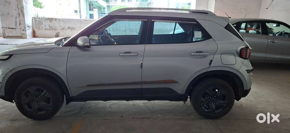Hyundai Venue Petrol 2024