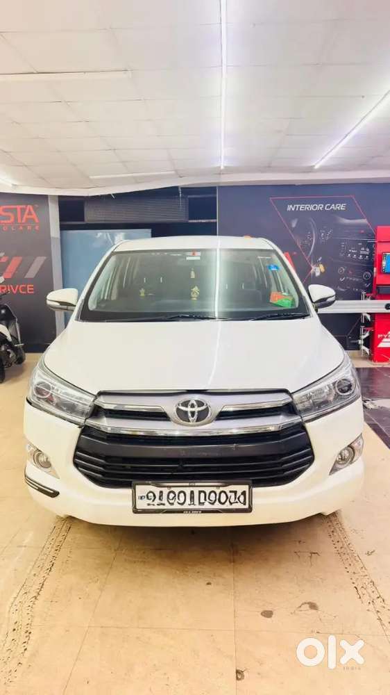 Innova Crysta 2.4 V Manual 7 Seat