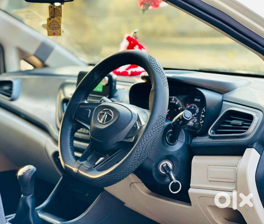 Tata Altroz 1.2 Xe, 2022, Petrol
