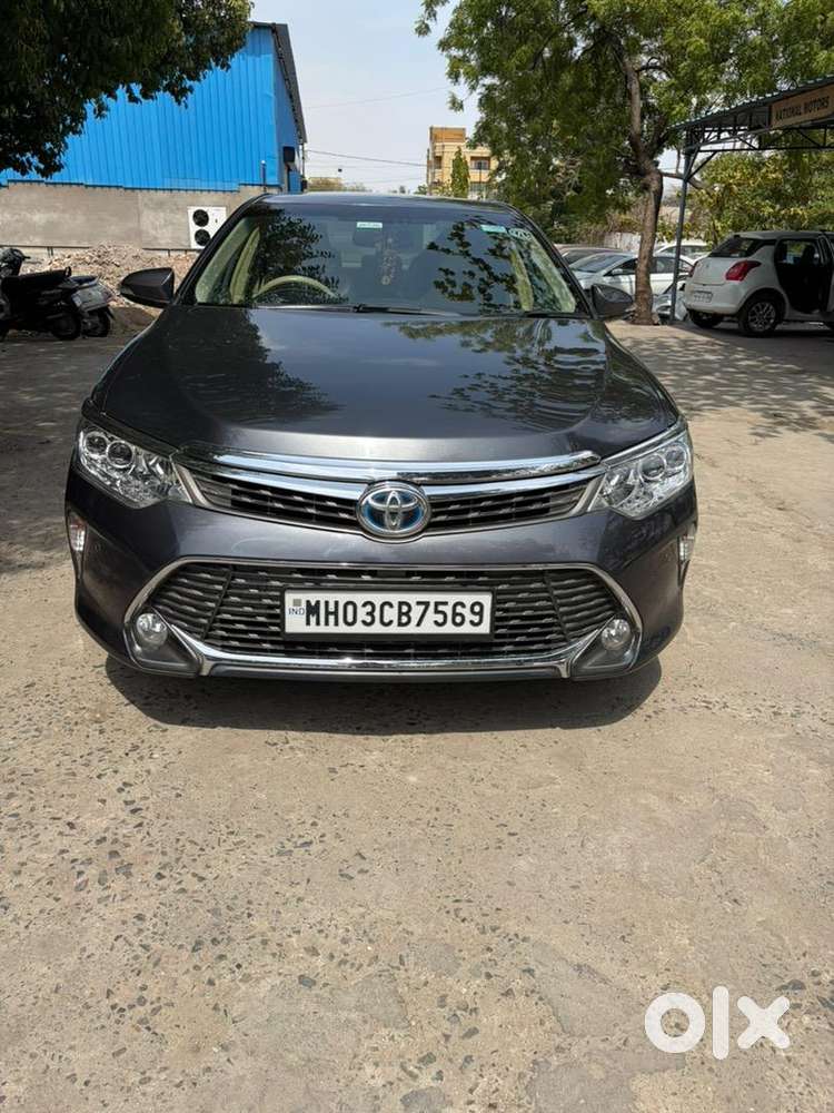 Immaculately Maintained Toyota Camry Hybrid