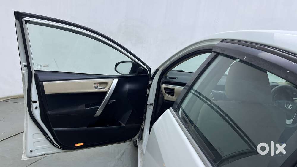 Toyota Corolla Altis G At, 2015, Petrol