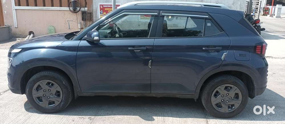 Hyundai Venue 1.2 S (o), 2024, Petrol