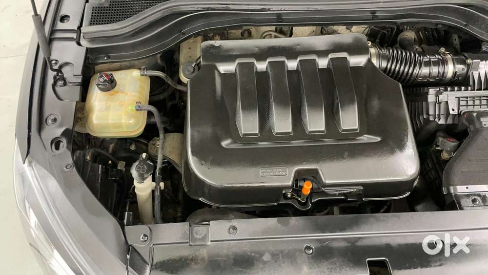 Mahindra Xuv700 2.0 Ax 7 Petrol Mt Str, 2022, Petrol