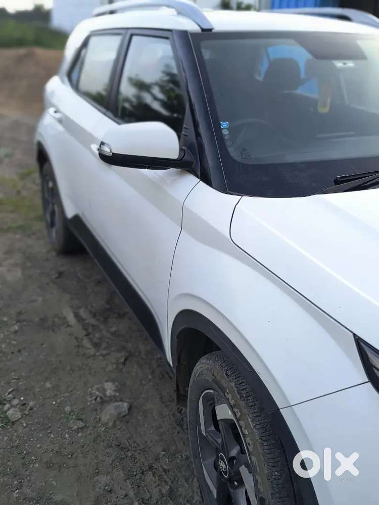 Hyundai Venue Sx Diesel (2020) White,1st Owner,insured Upto Feb 27.