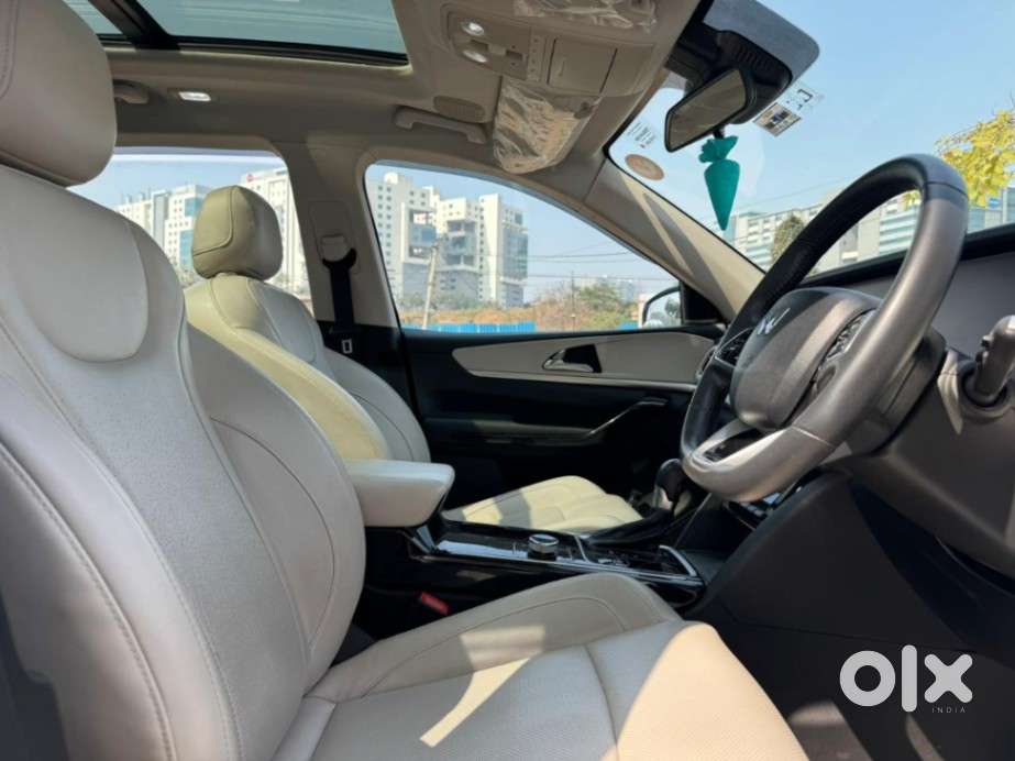 Mahindra Xuv700 2.2 Ax 7 Diesel At Luxury Pack Str Awd, 2022, Diesel