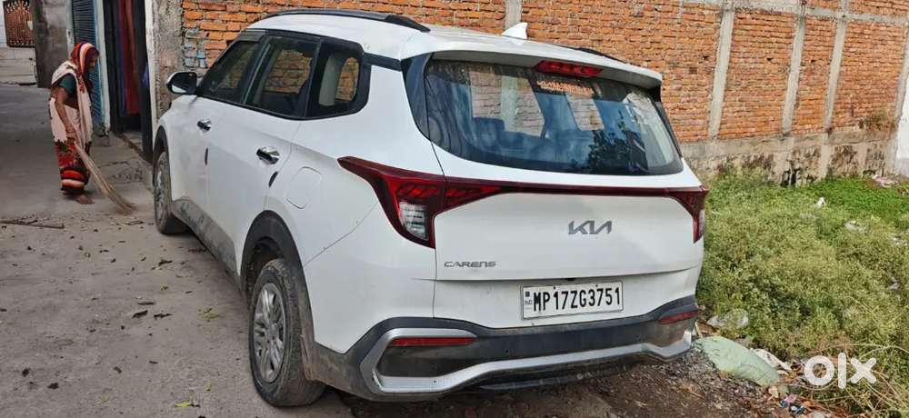Kia Carens 2024 Petrol Well Maintained