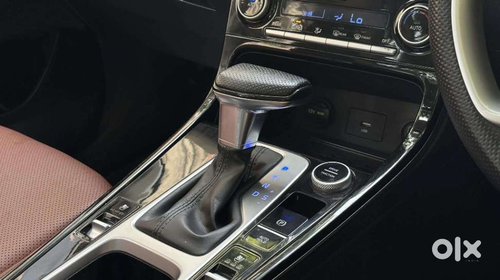 Hyundai Alcazar 2.0 Signature (o) Petrol At 6 Str, 2022, Petrol
