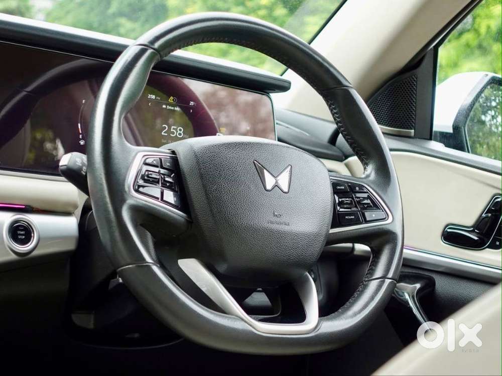Mahindra Xuv700 2.0 Ax 7 Petrol At Luxury Pack Str, 2023, Petrol