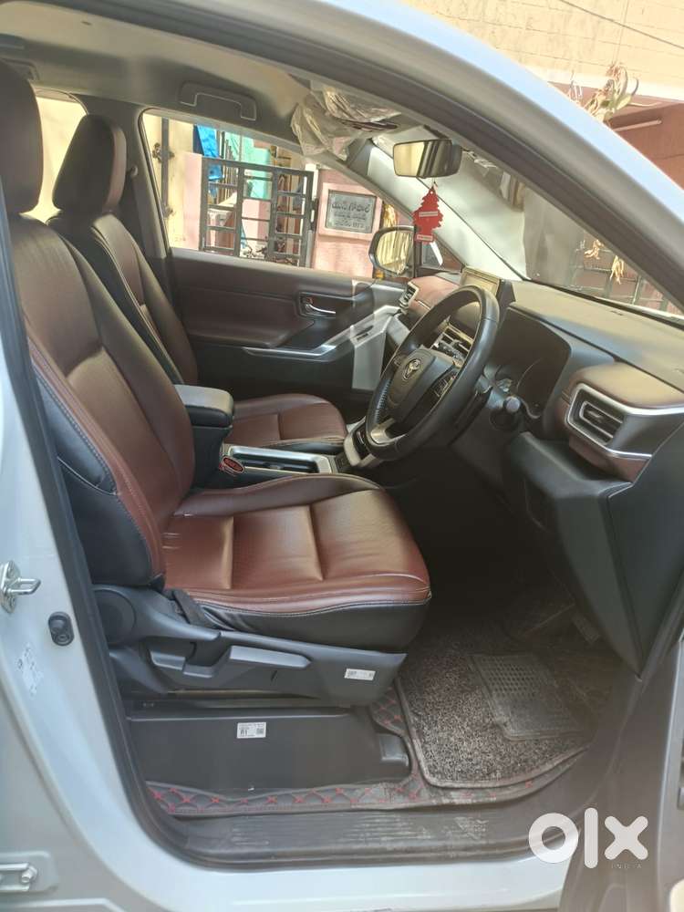 Toyota Innova Hycross 2.0 Vx Hybrid 8 Str, 2024