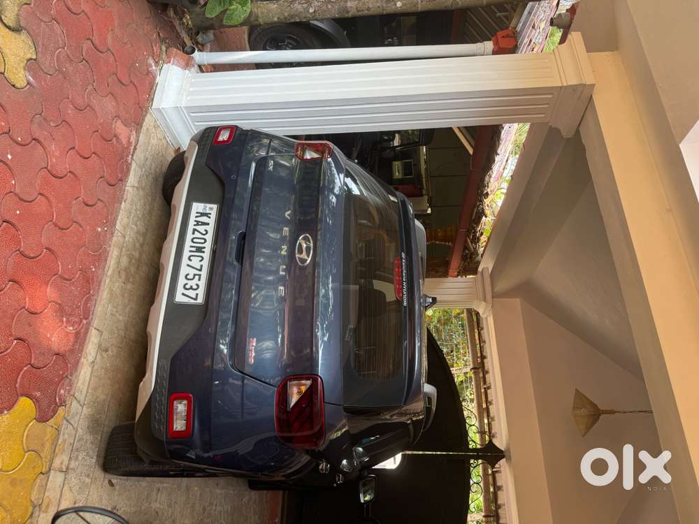 Hyundai Venue 2019 Petrol 14956 Km Driven